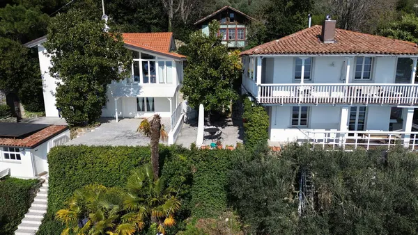 Due ville e uno chalet sul golfo · Strada Costiera — foto 1 di 41