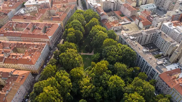 Via Giulia — bilocale rinnovato affacciato sul Giardino Pubblico