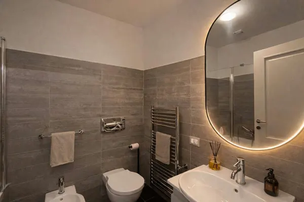 Renovated Flat in Historic Palazzo Tergesteo — photo 6 of 13