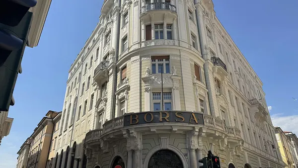 Palazzo Dreher — Einheit 13 · 206 m² · 4. Stock — Foto 1 von 34