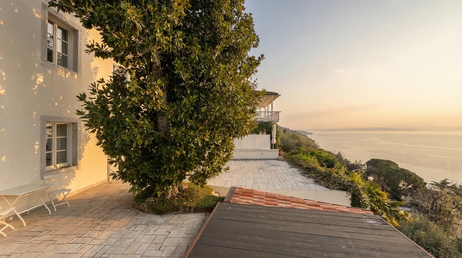 La terrazza davanti alla casa