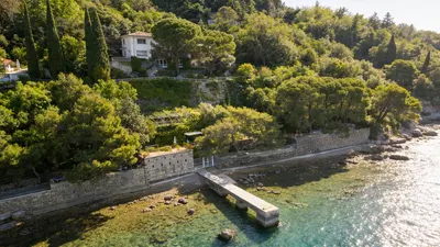 Apartment in a villa on the Costiera: shared garden, terraced gardens and pier