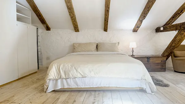 Casa di pietra a Contovello, sopra Miramare