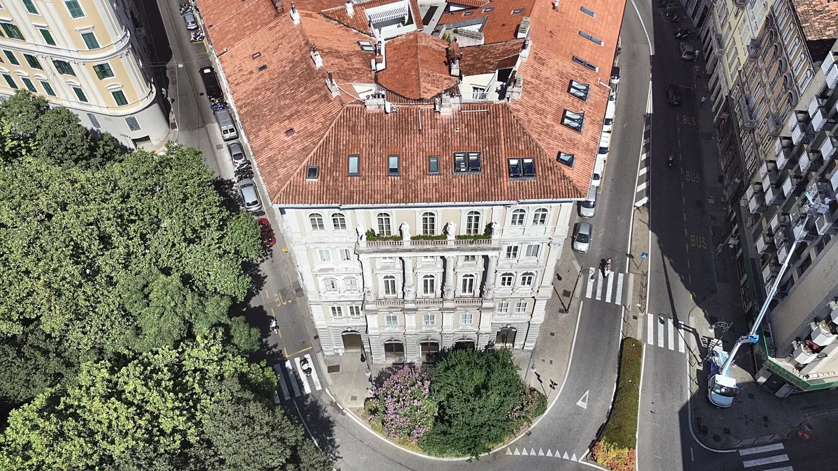 Via Giulia — prenovljeno dvosobno stanovanje s pogledom na mestni park