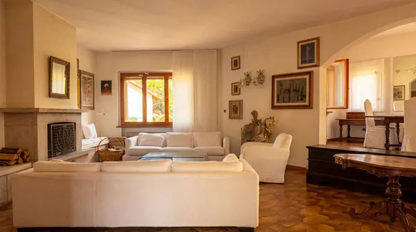 Villa indipendente con tre garage e giardino — Begliano