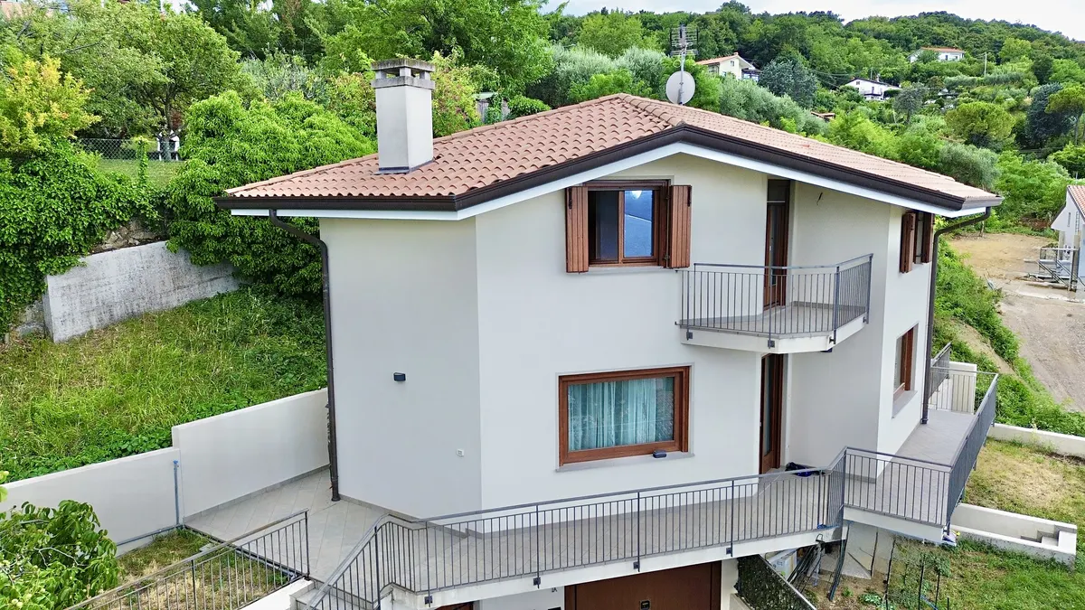 Enodružinska vila, lokacija Vanisella 1/A, središče, Milje