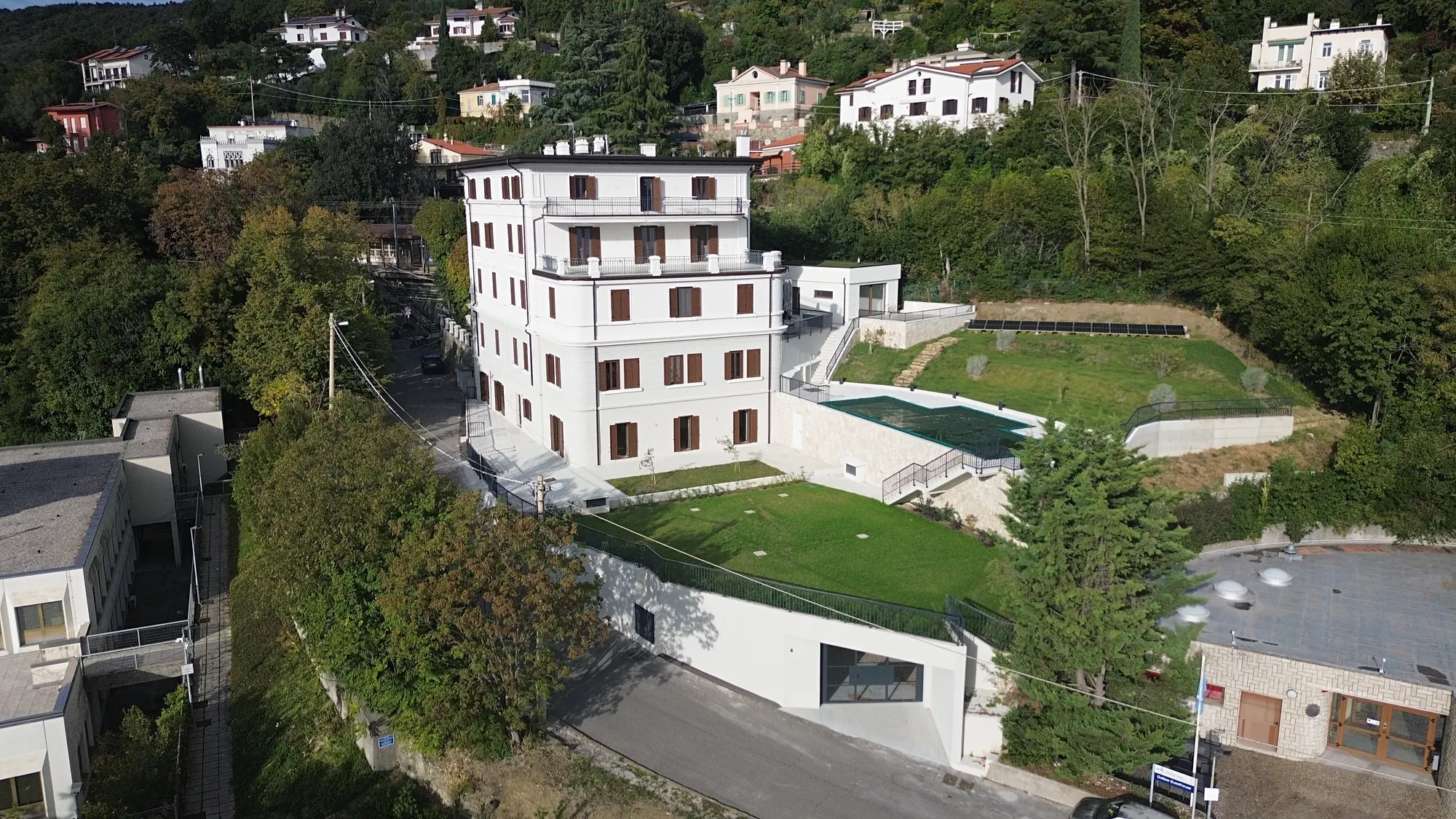Pritličje z zasebnim zunanjim prostorom, Palazzo Bellavista