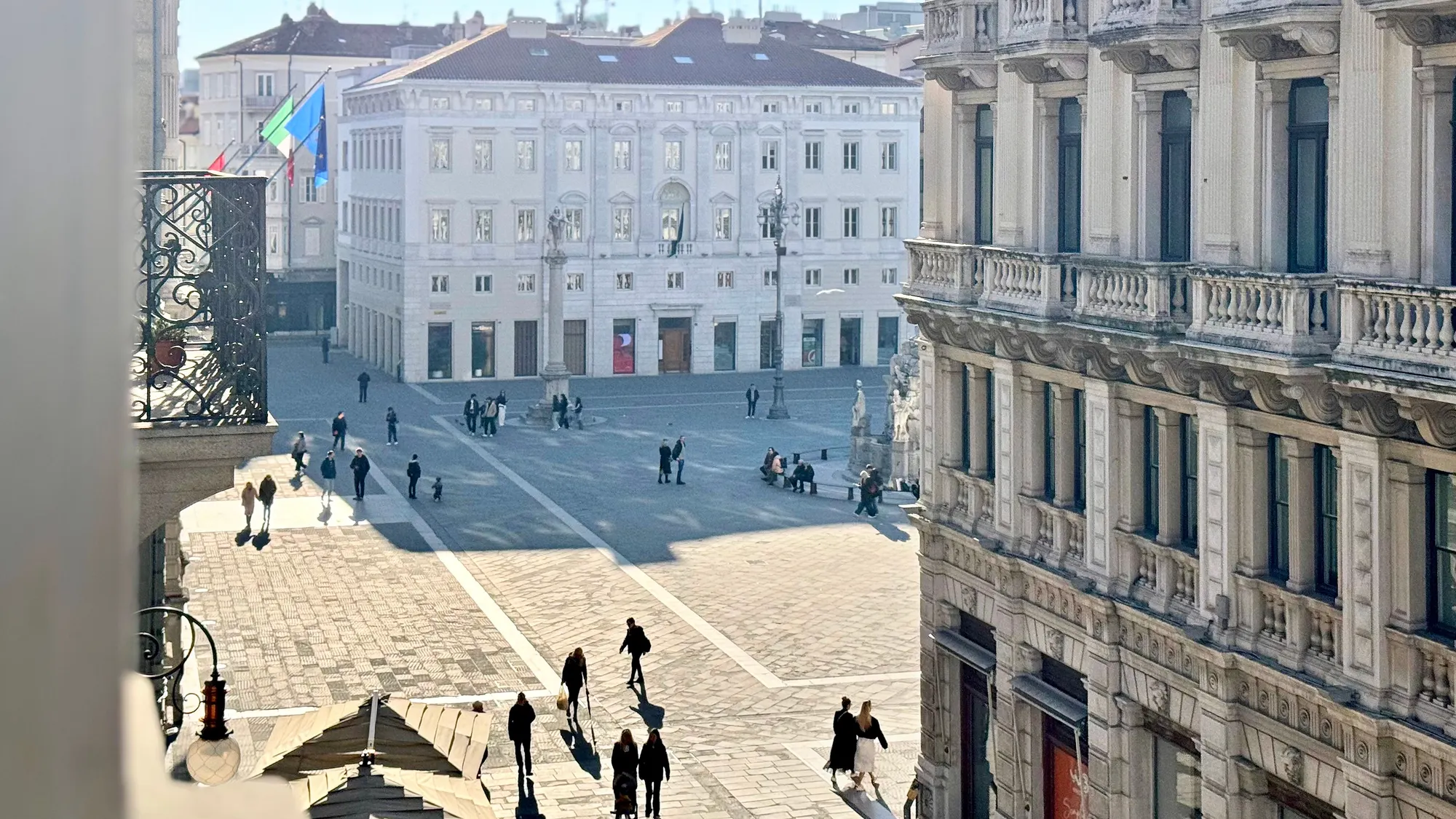 Ufficio affittato in Capo di Piazza, vista su Piazza Unità