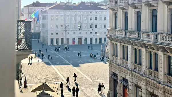 Ufficio affittato in Capo di Piazza, vista su Piazza Unità — foto 1 di 26
