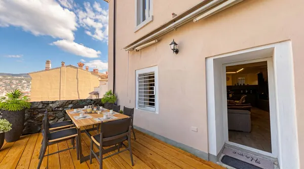 San Giusto — Bilocale con terrazza privata e vista città