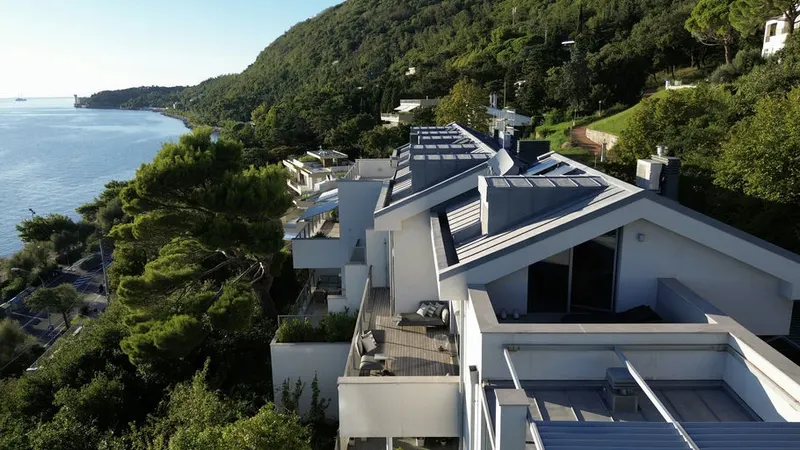 Attico bilivello arredamento eccezionale, Barcola