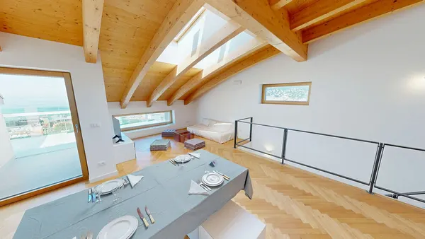 Attico bi-livello vista mare, tre affacci all'aperto e SPA condominiale — Centro, Trieste