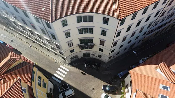 Veliko zgodovinsko stanovanje na Piazza della Valle — Staro mesto — fotografija 7 od 42