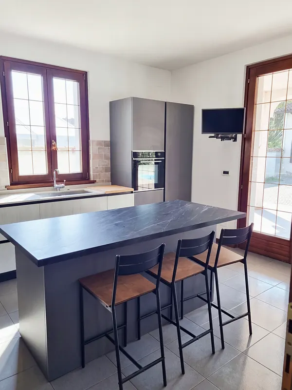 Vila z bazenom in depandanso v Ronkah — fotografija 6 od 40