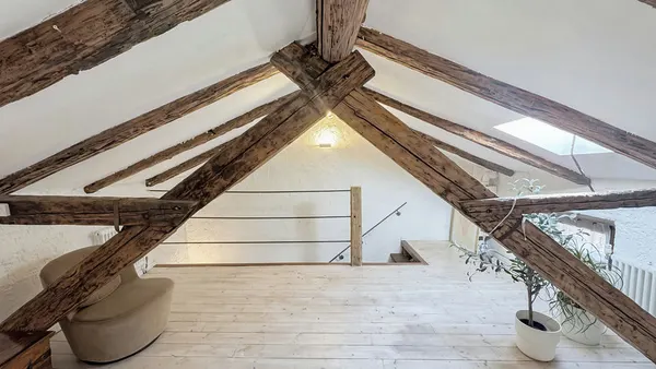 Casa di pietra a Contovello, sopra Miramare