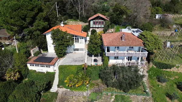 Due ville e uno chalet sul golfo · Strada Costiera — foto 2 di 41