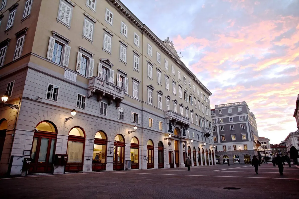 Renovated Flat in Historic Palazzo Tergesteo