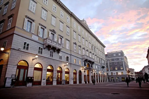 Renovated Flat in Historic Palazzo Tergesteo — photo 1 of 13