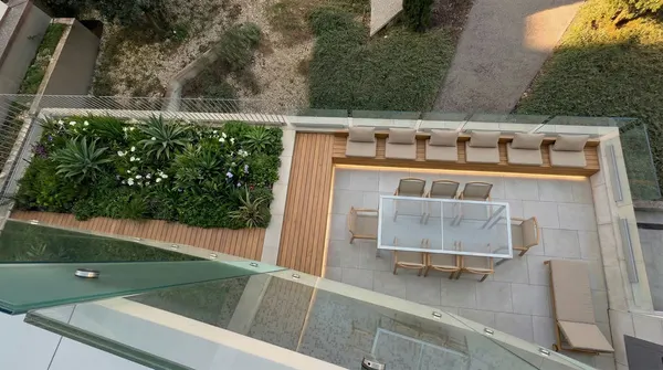 Panorama Giustinelli: bilivello con giardinetto pensile. SPA, gym e piscina condominiale.