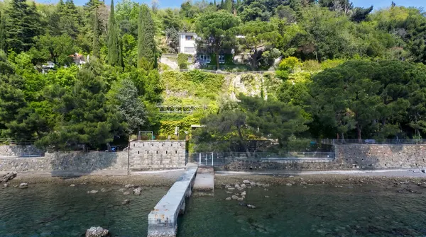 Appartamento 500mq in villa, Costiera, molo in concessione demaniale.