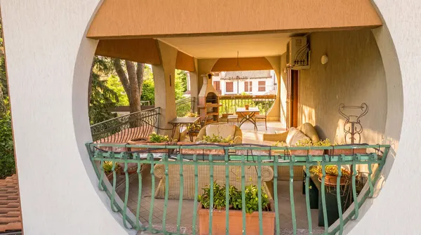 Villa indipendente con tre garage e giardino — Begliano