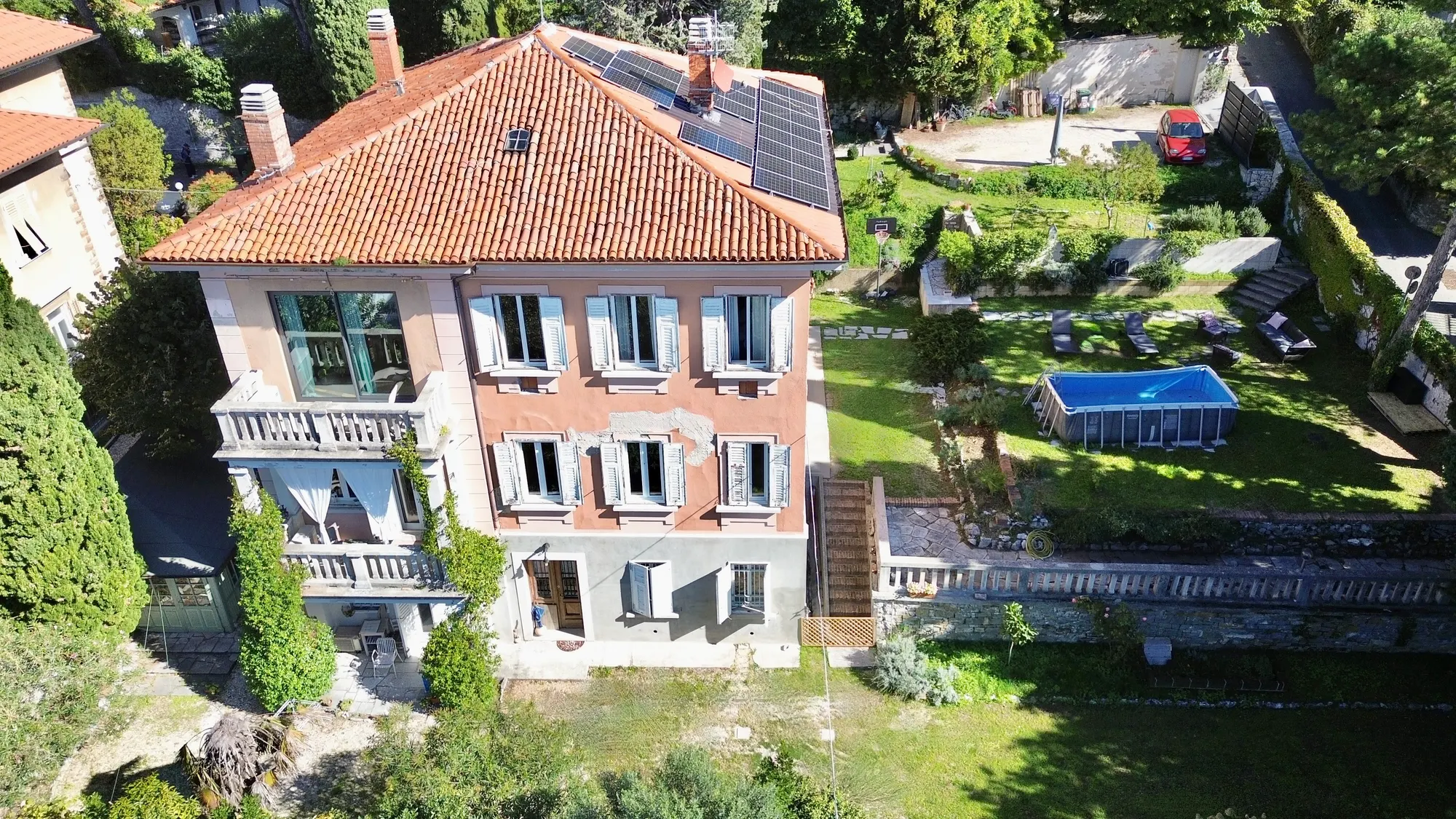 Three-storey villa, Via Chiadino (San Luigi)