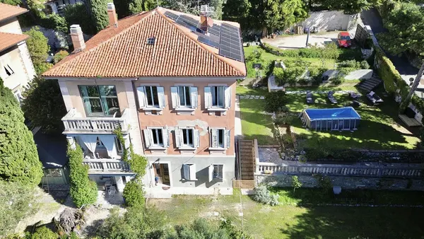 Villa 3 piani in Via Chiadino (San Luigi).