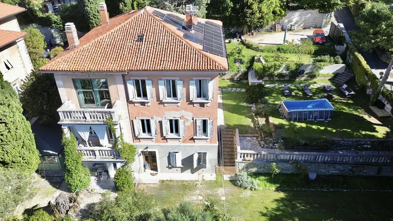 Villa über drei Etagen, Via Chiadino (San Luigi).