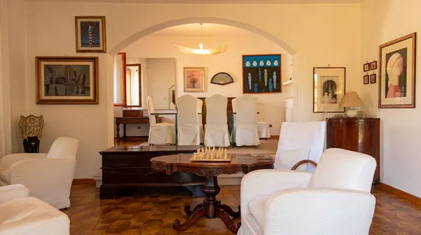 Villa indipendente con tre garage e giardino — Begliano