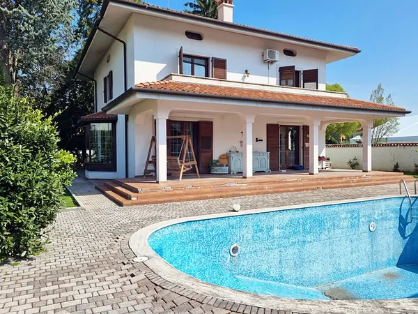 Villa con piscina e dependance a Ronchi dei Legionari