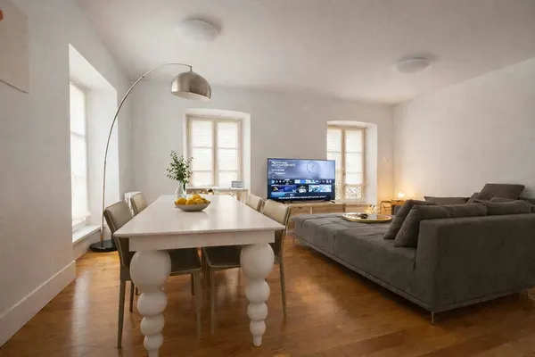 Renovated Flat in Historic Palazzo Tergesteo — photo 4 of 13