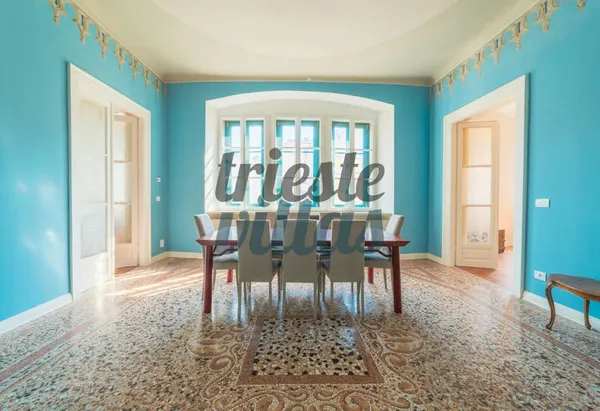 Grande apt d'epoca in Piazza della Valle — Città Vecchia