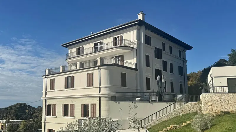 Pritličje z zasebnim zunanjim prostorom, Palazzo Bellavista