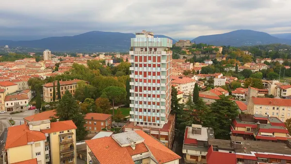 Piano intero con terrazza tutt'intorno, Via Vittorio Veneto — foto 1 di 44