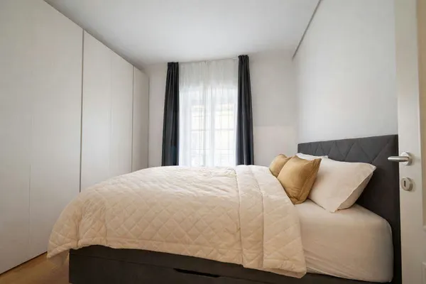 Renovated Flat in Historic Palazzo Tergesteo — photo 5 of 13