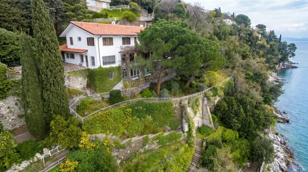 Appartamento 500mq in villa, Costiera, molo in concessione demaniale.