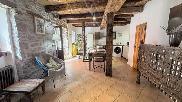 Casa di pietra a Contovello, sopra Miramare