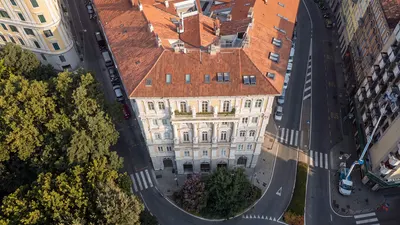 Renovated Two-Room Flat Overlooking the Public Gardens