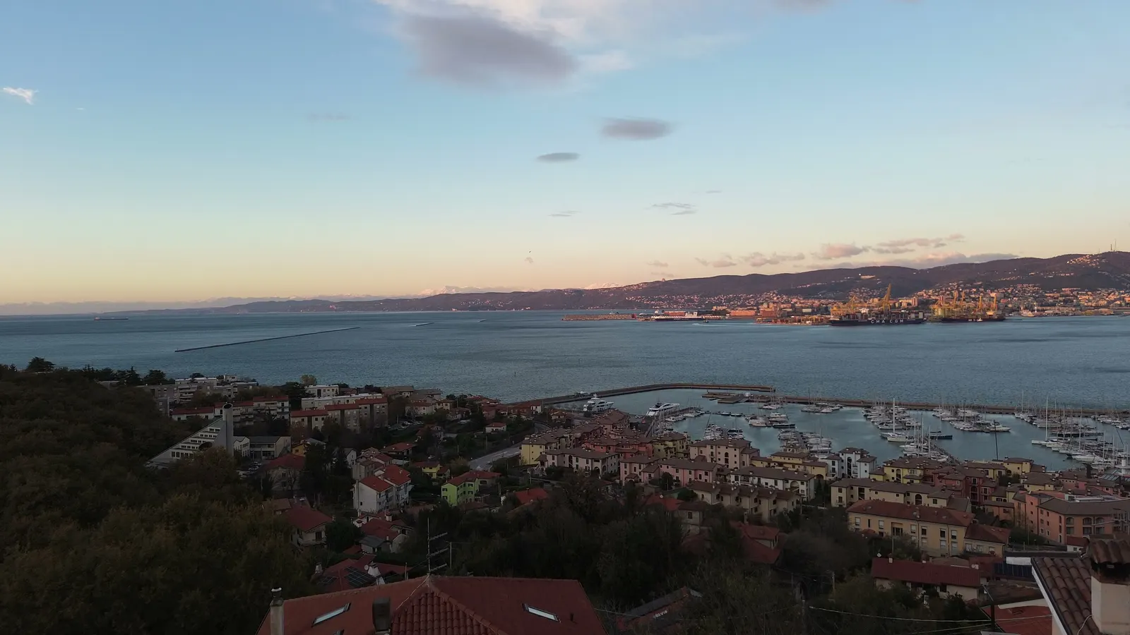 Single-Level Villa with Sea-View Garden — Fontanella, Muggia — Three minutes inside the home.