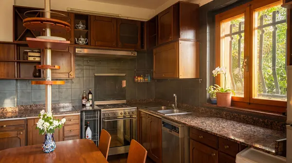 Villa indipendente con tre garage e giardino — Begliano