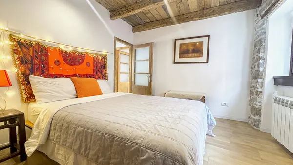 Casa di pietra a Contovello, sopra Miramare