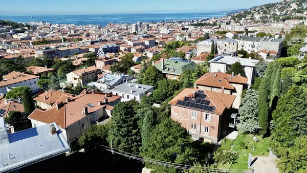 Villa 3 piani in Via Chiadino (San Luigi).