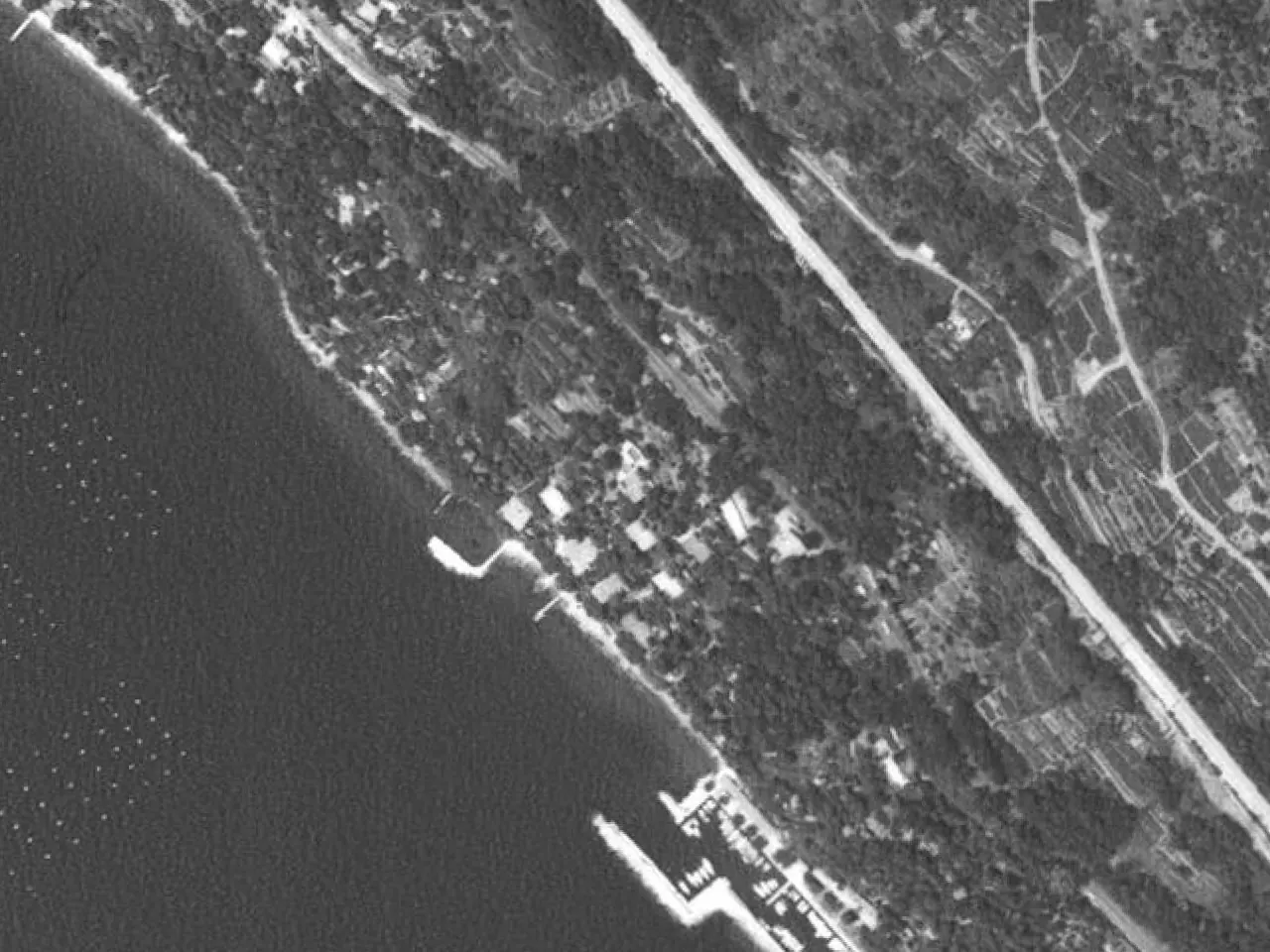 Foto aerea, 1997: la casa al centro del cerchio