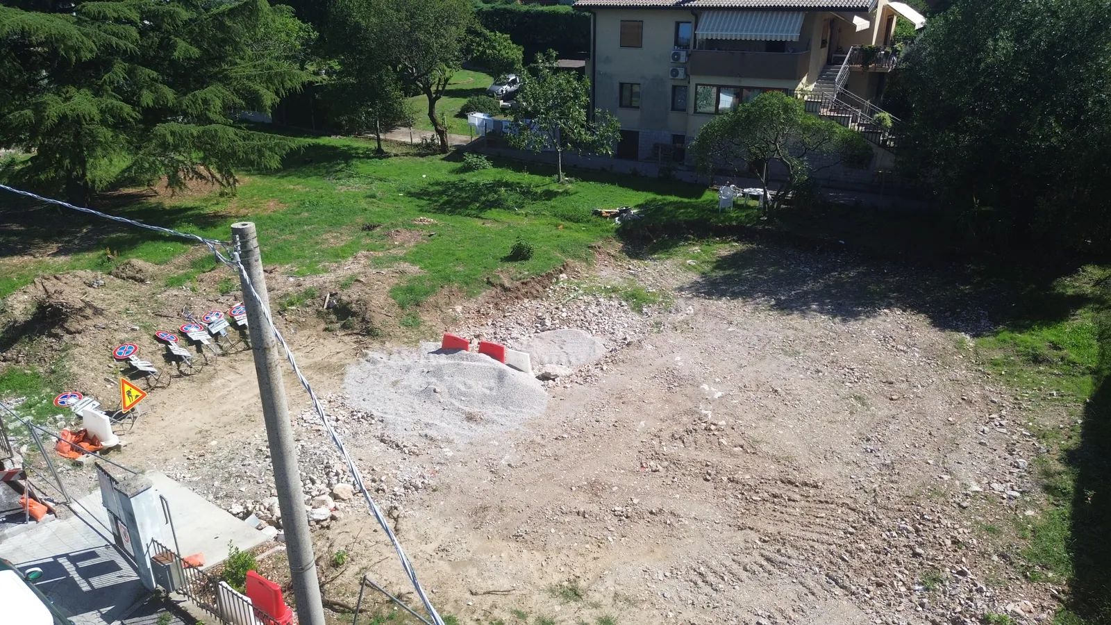 Dal drone, 10 m sopra il lotto, al decollo