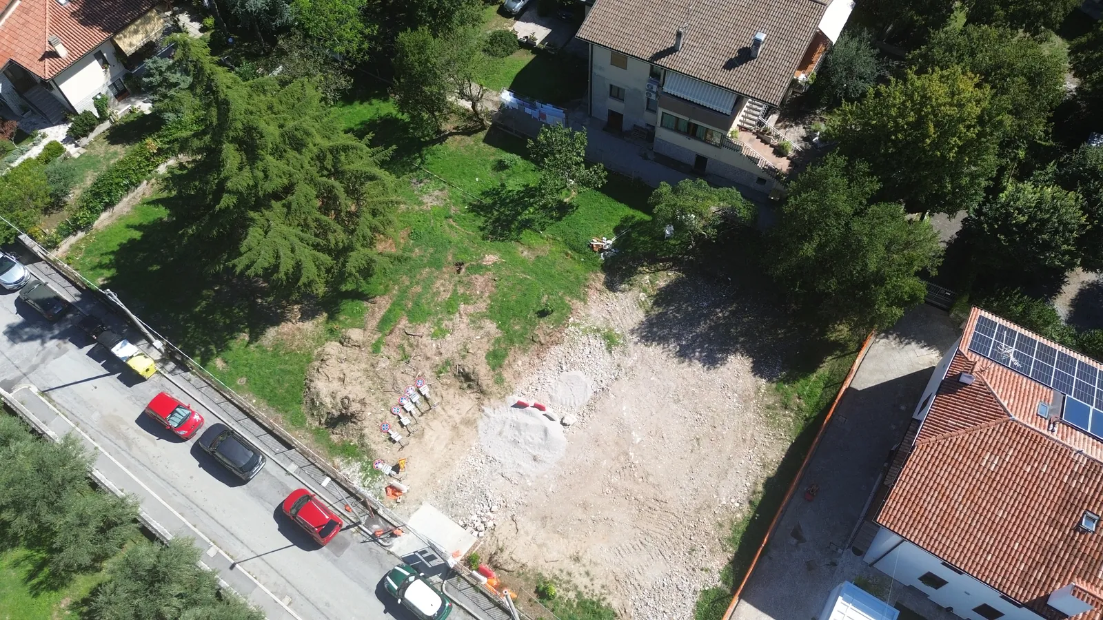 Dal drone, 44 m sopra il lotto, al decollo