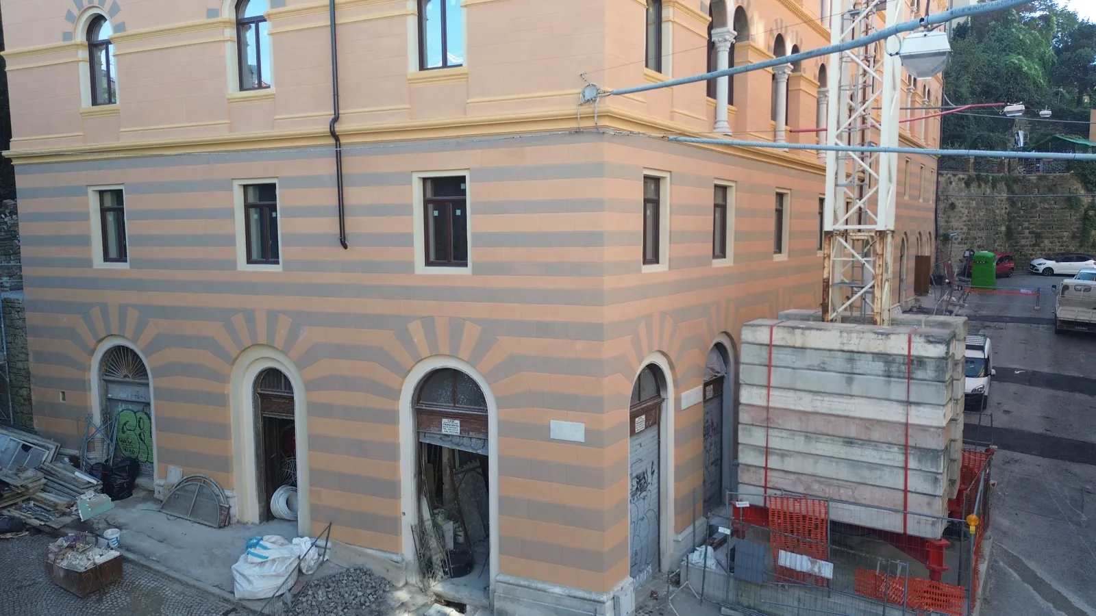 Dal drone, 9 m sopra la strada