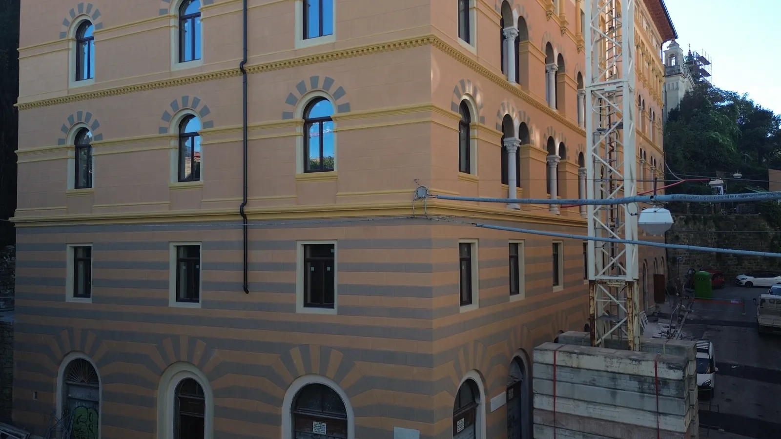 Dal drone, 10 m sopra la strada