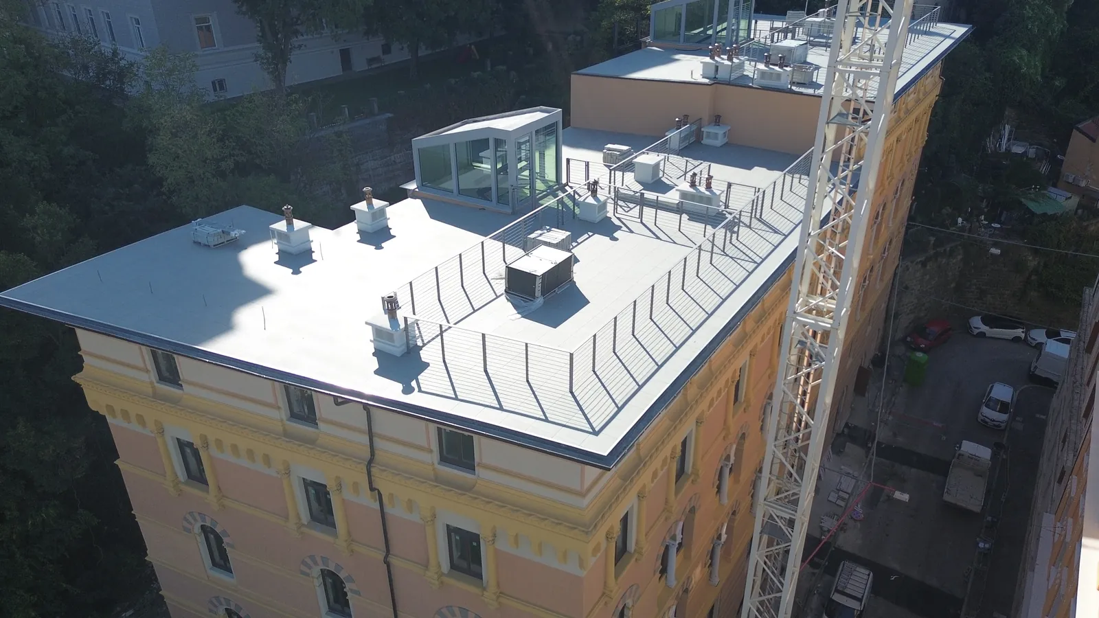 Dal drone, 36 m sopra la strada