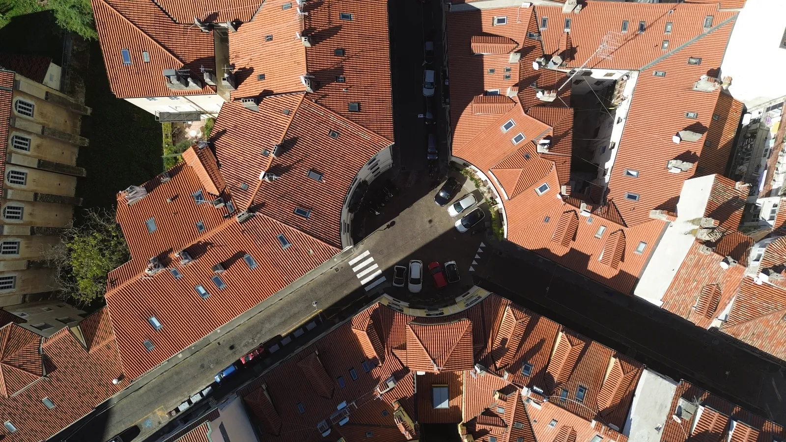 Z drona, 75 m nad trgom