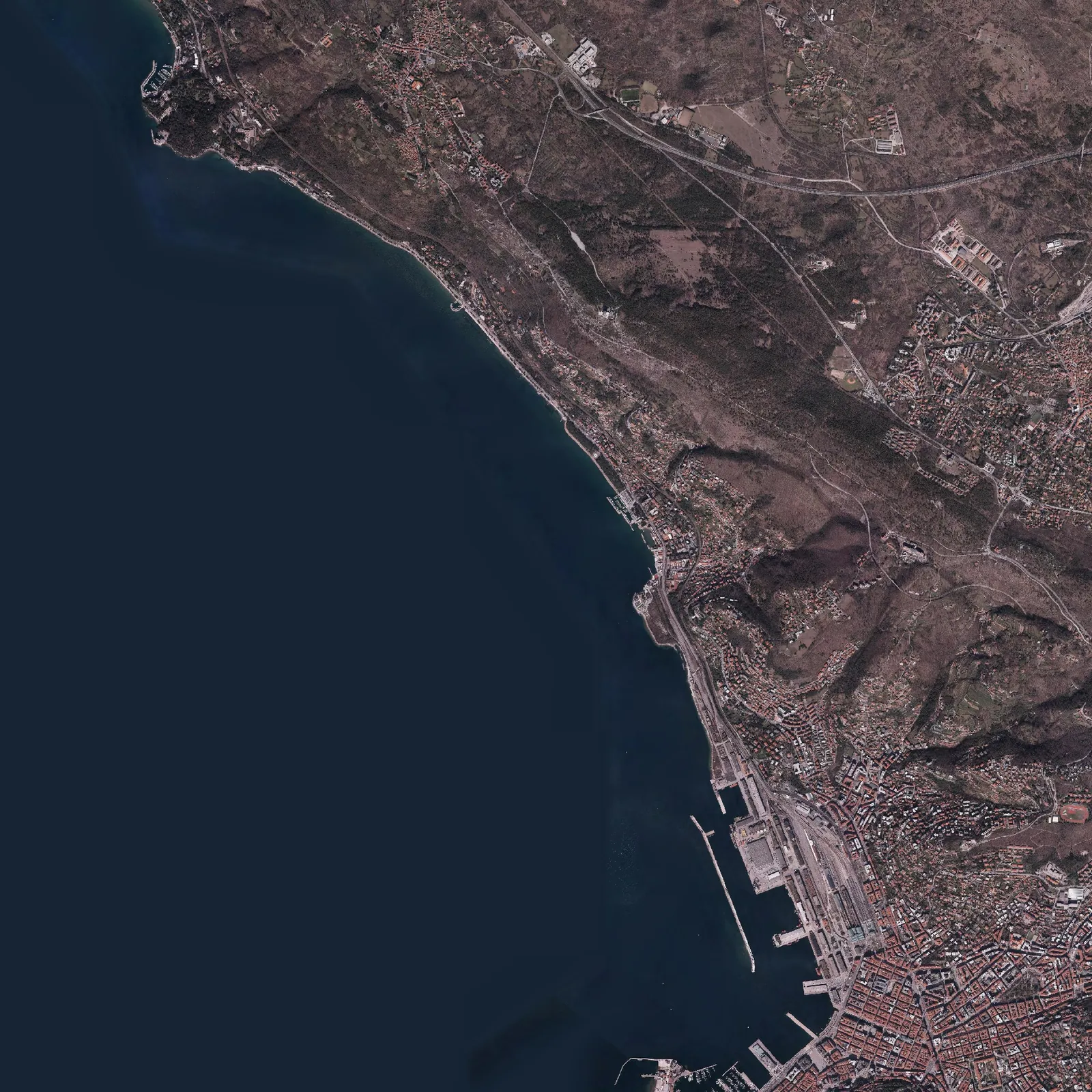 Obala od Grljana do Trsta od zgoraj, sever zgoraj, s kolesarskimi potmi od hiše